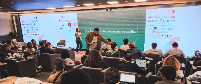 No Congresso da Abraji, Jusbrasil mostrou como transformar dados jurídicos em pautas jornalísticas